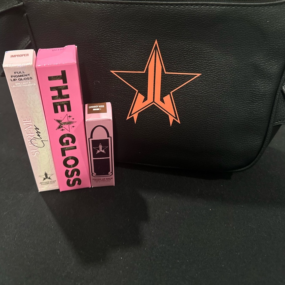 JEFFREE STAR COSMETICS BLACK BAT MAKEUP BAG HALLOWEEN 2021 VAMPIRE FANGS NEW!! - Picture 1 of 7